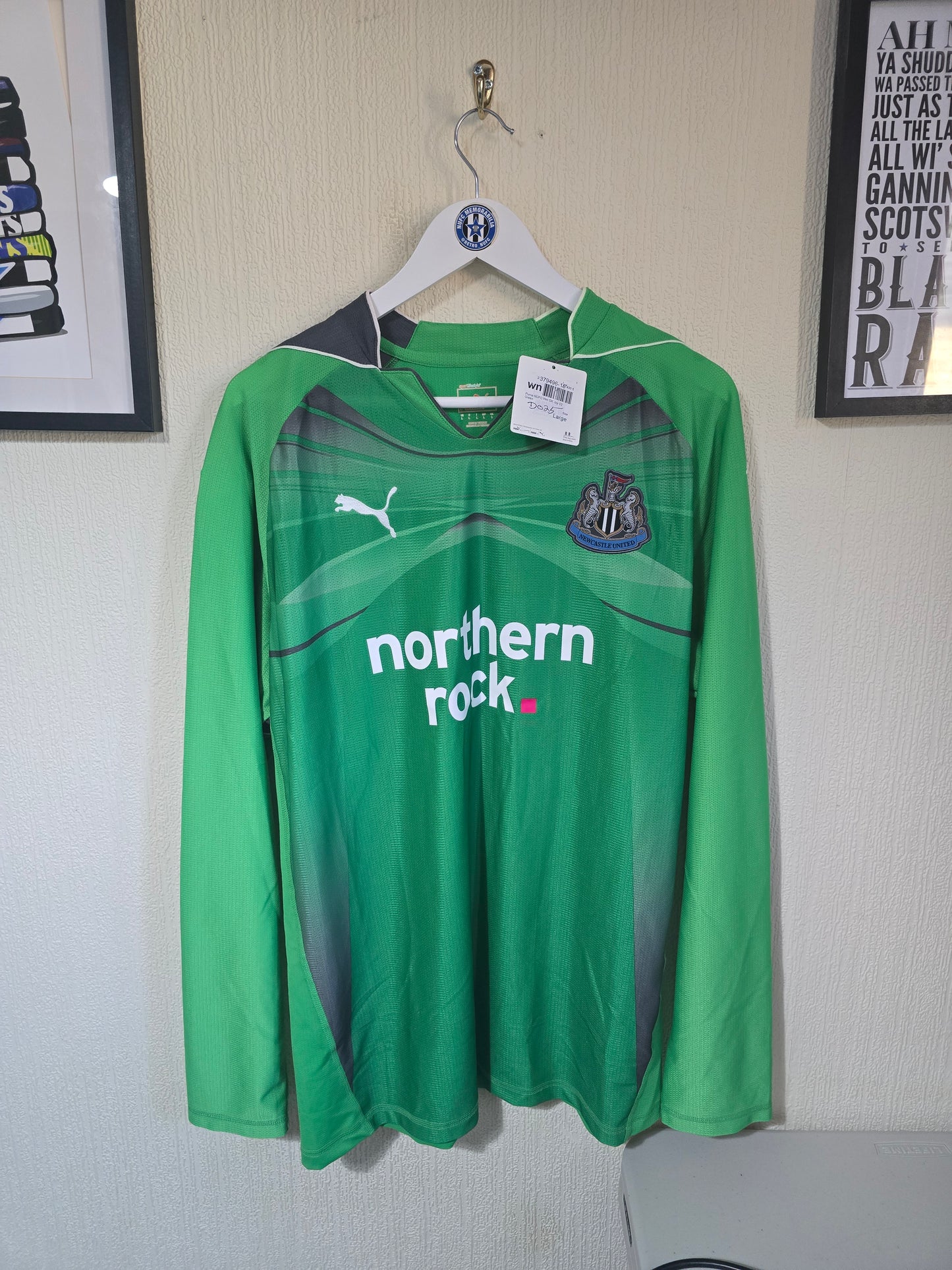 Newcastle United 2010/11 Keeper shirt, BNWT - Large