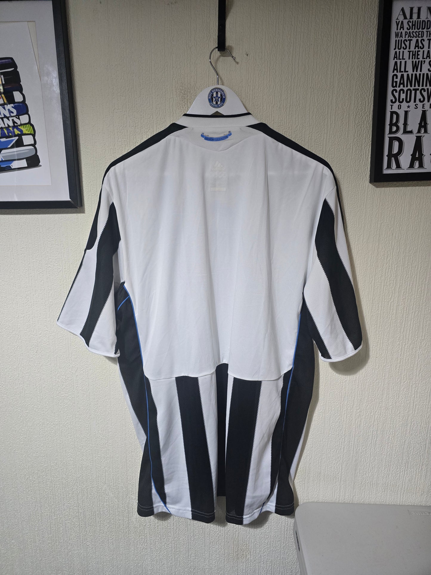Newcastle United 2009/10 Adidas home shirt, League winners - XL