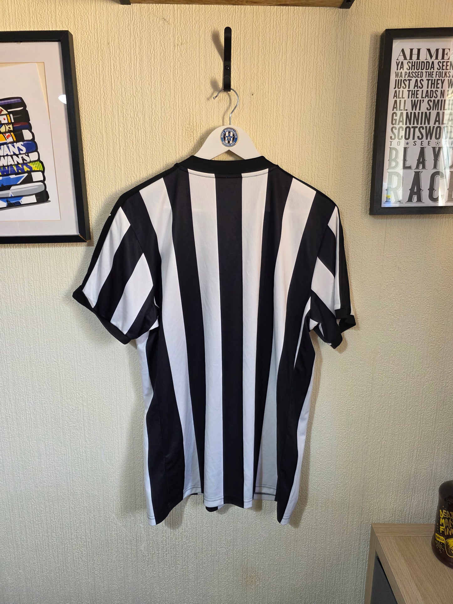 Newcastle United 2017/18 Puma home shirt BNWT - Large
