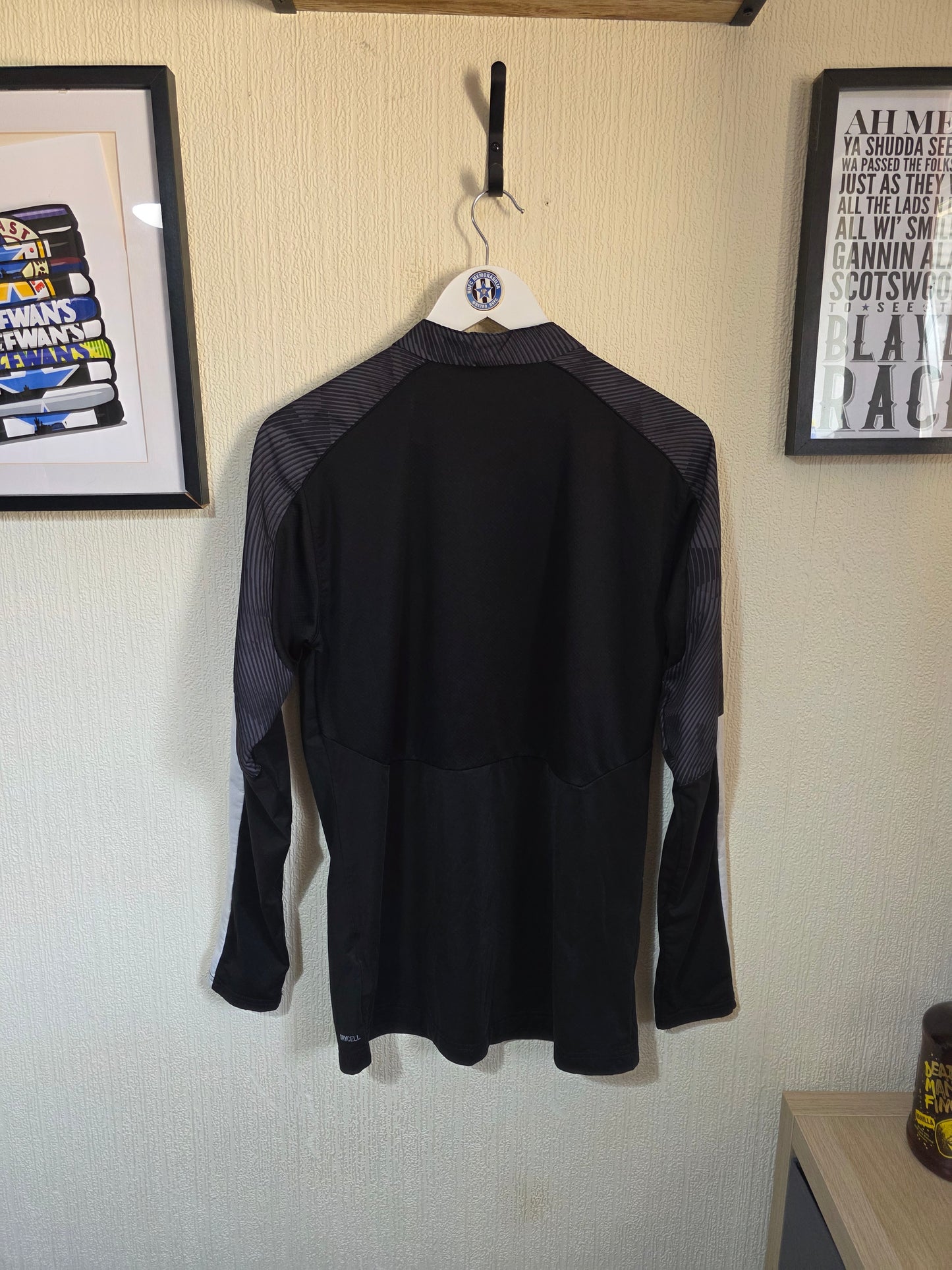 Newcastle United 2019/20 Puma sweatshirt - Medium