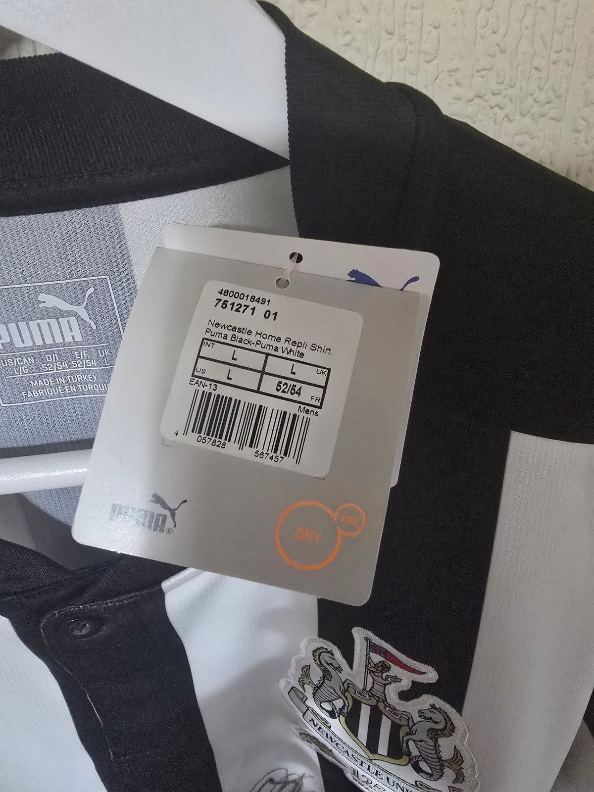 Newcastle United 2017/18 Home shirt, BNWT, Rafa Benitez Signed Large