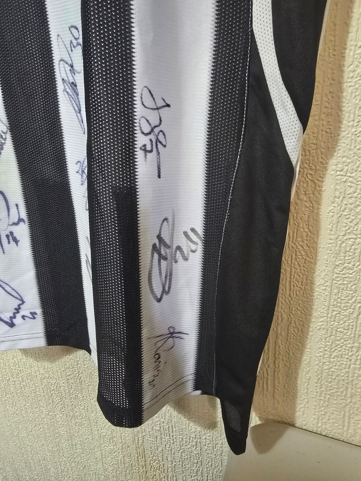 Newcastle United 2010/11 #27 TAYLOR Matchworn/Signed home shirt