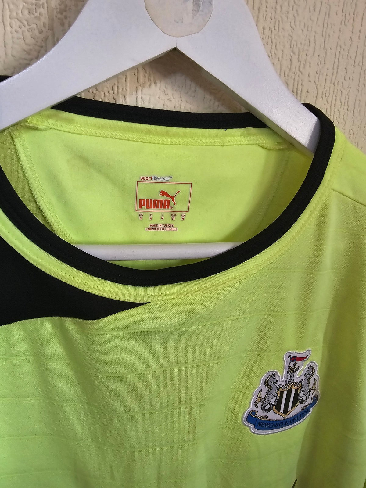 Newcastle United 2012/13 James Perch matchworn and signed shirt v Man Utd