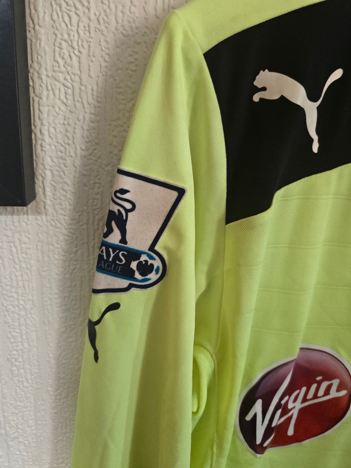Newcastle United 2012/13 James Perch matchworn and signed shirt v Man Utd