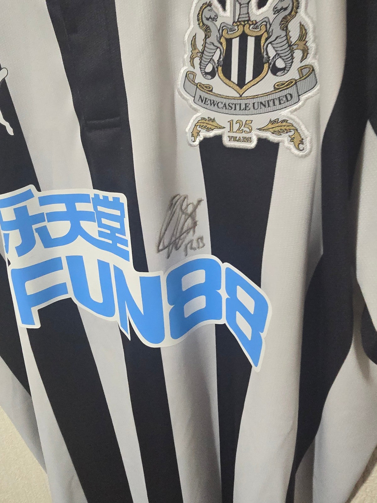 Newcastle United 2017/18 Home shirt, BNWT, Rafa Benitez Signed Large