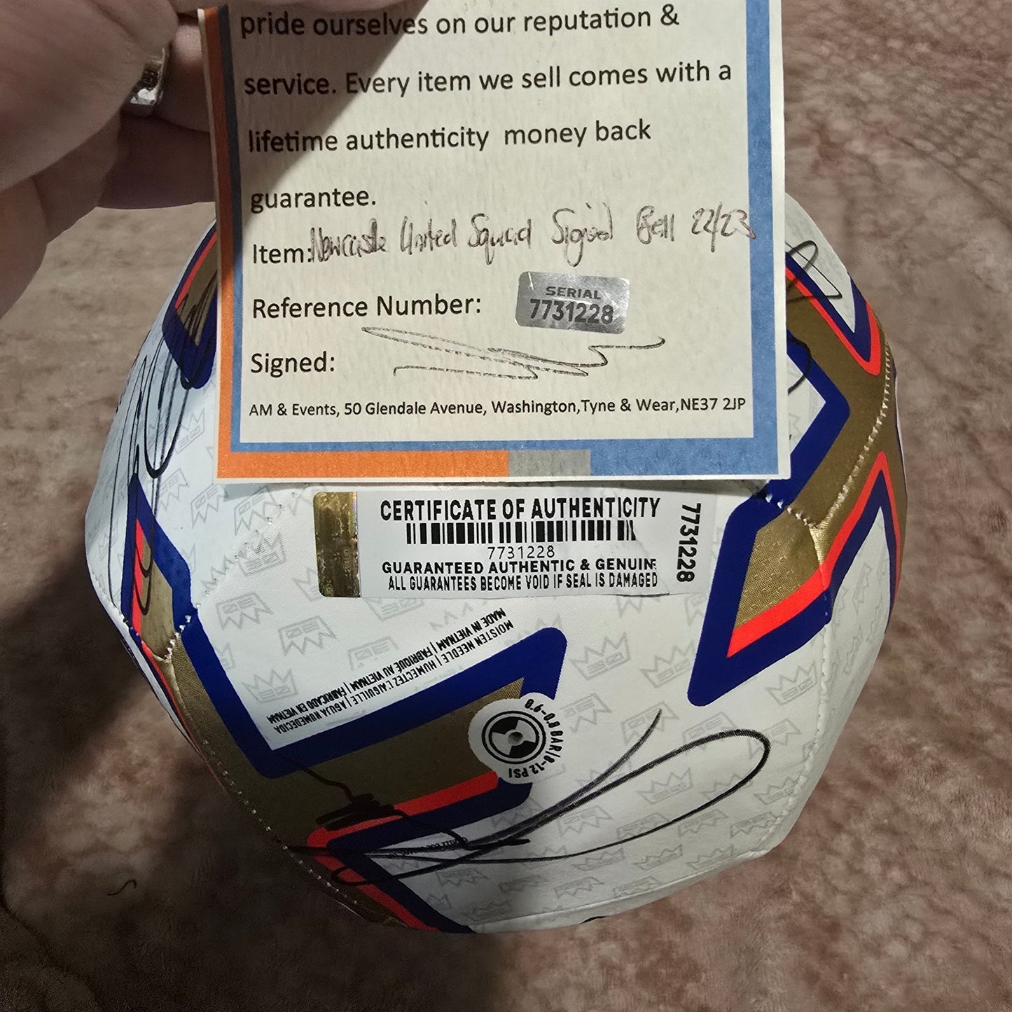 Newcastle United 2022/23 Squad signed football with COA