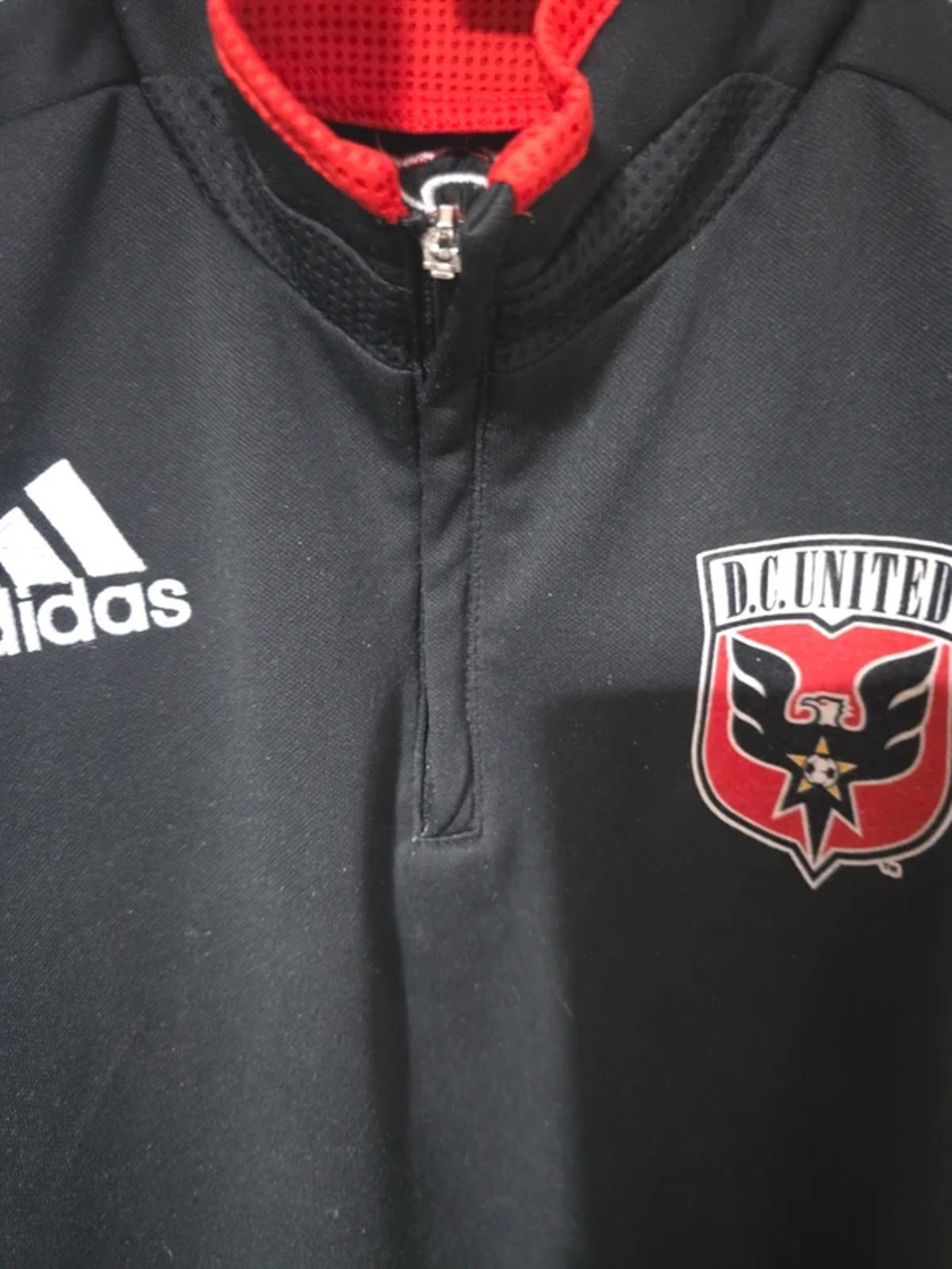 DC United 2006 Adidas 1/4 zip sweatshirt, Large