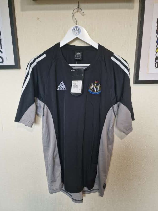 Newcastle United 2002/03 training shirt BNWT - Medium