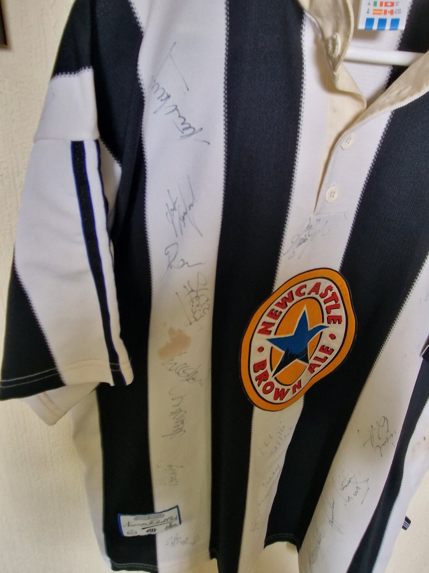 Newcastle United 1995/97 squad signed home shirt