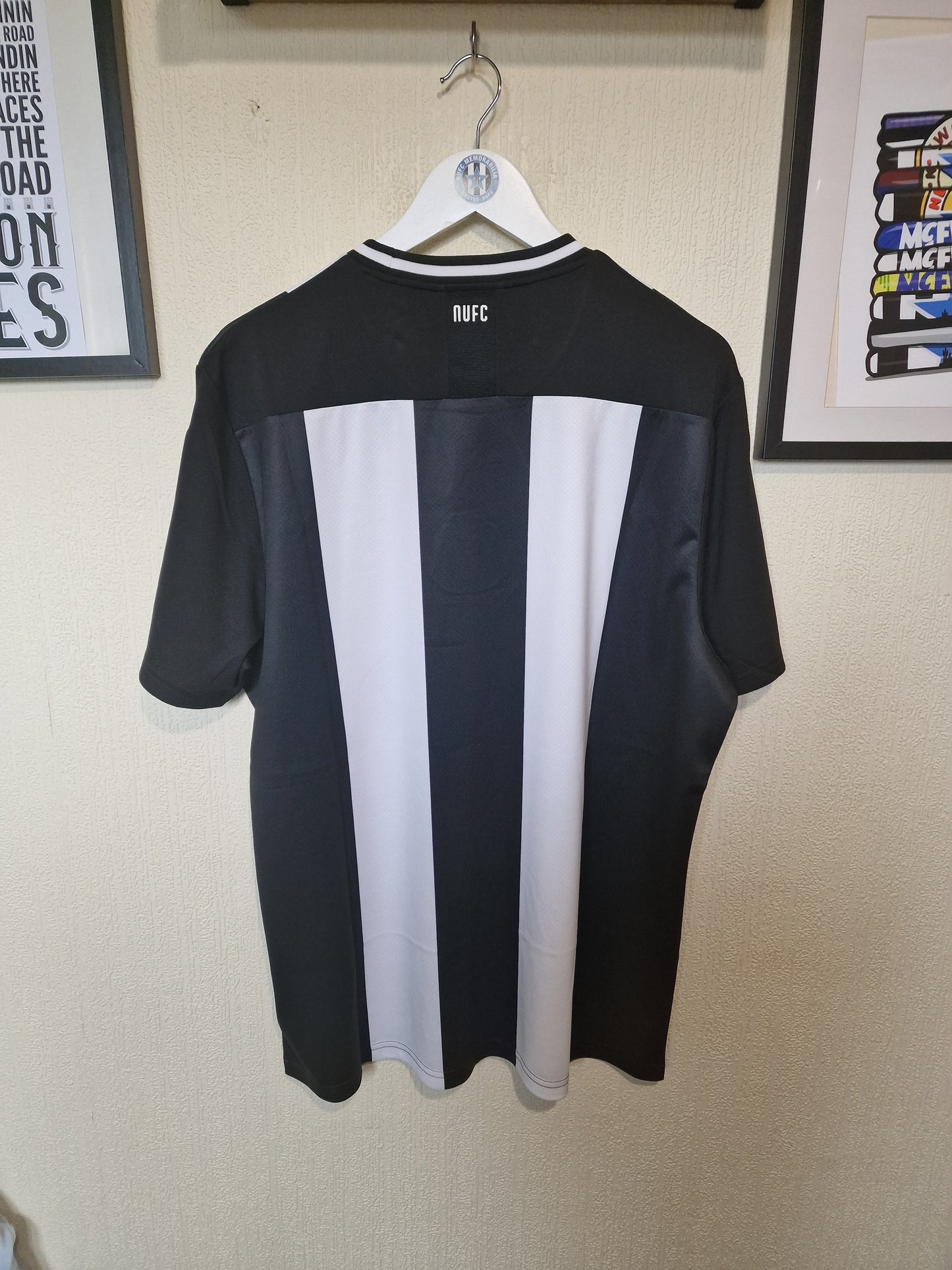 Newcastle United 2019/20 Home shirt BNWT - XL