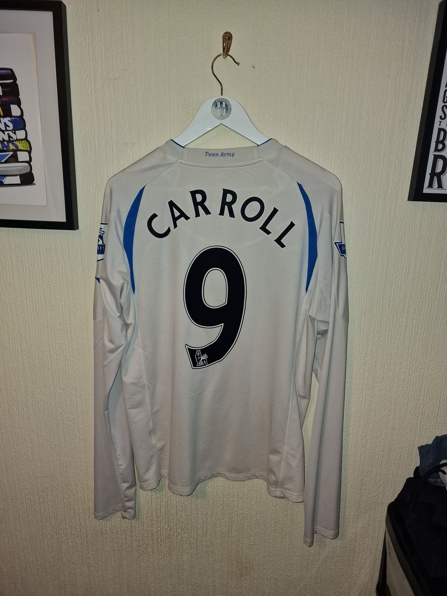Newcastle Uniyed 2010/11 third shirt, Andy Carroll matchworn/issued. - XL