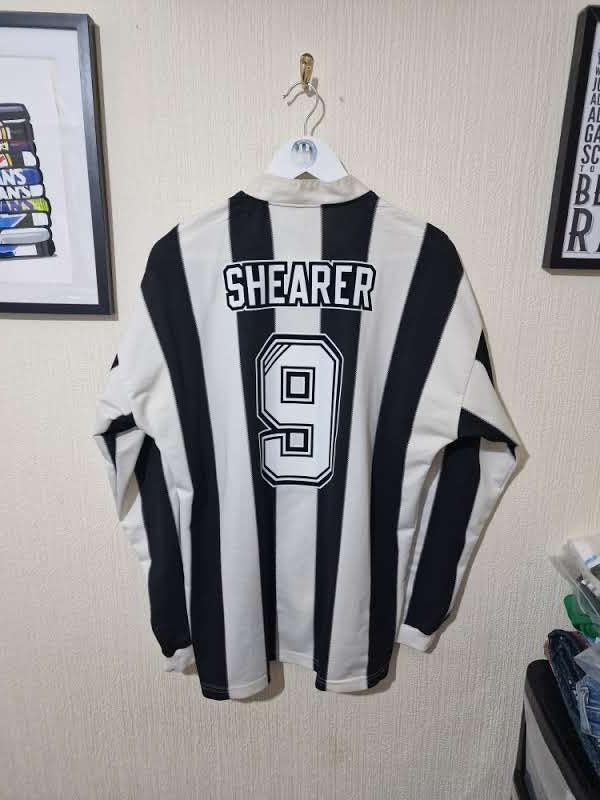 Newcastle United 1995/97 Long sleeved home shirt #9 SHEARER