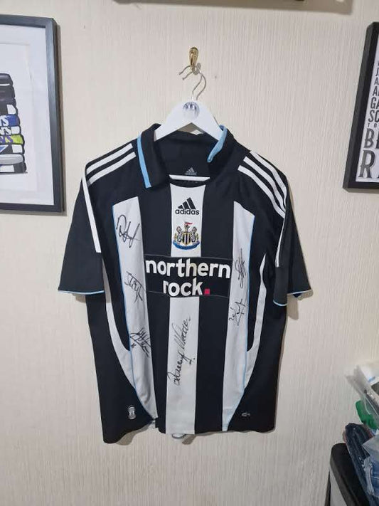 Newcastle United 2007/09 Signed home shirt - Medium