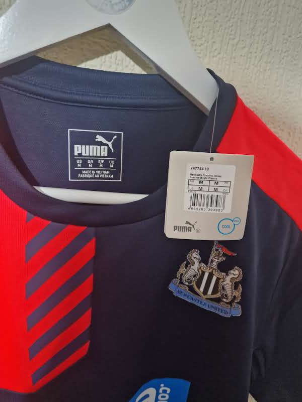 Newcastle United 2015/16 training shirt BNWT - Medium