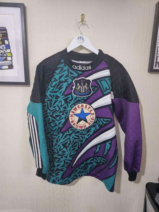 Newcastle United 1995/96 keeper shirt - Small