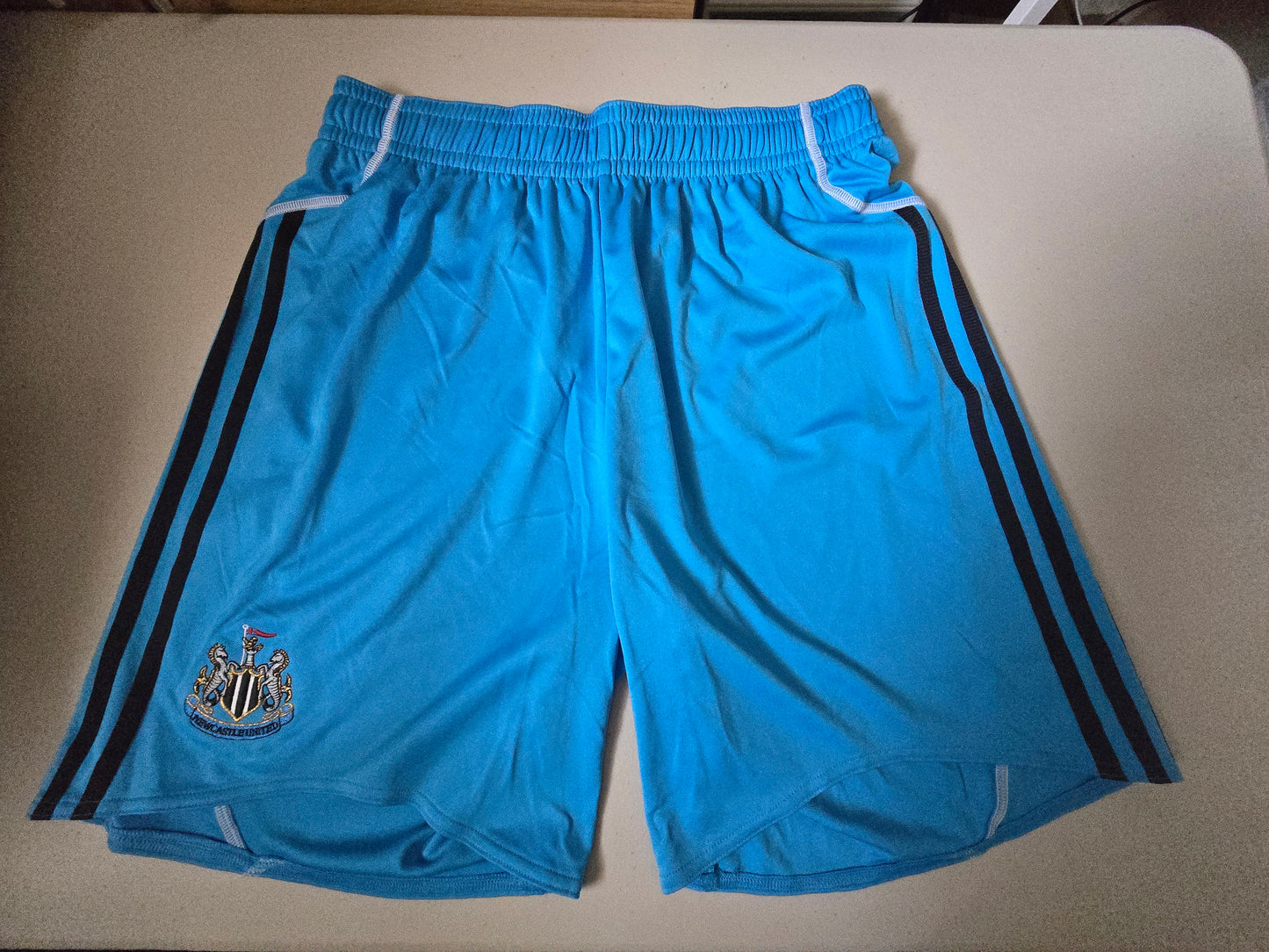 Newcastle United 2009/10 Keeper shorts - 38in