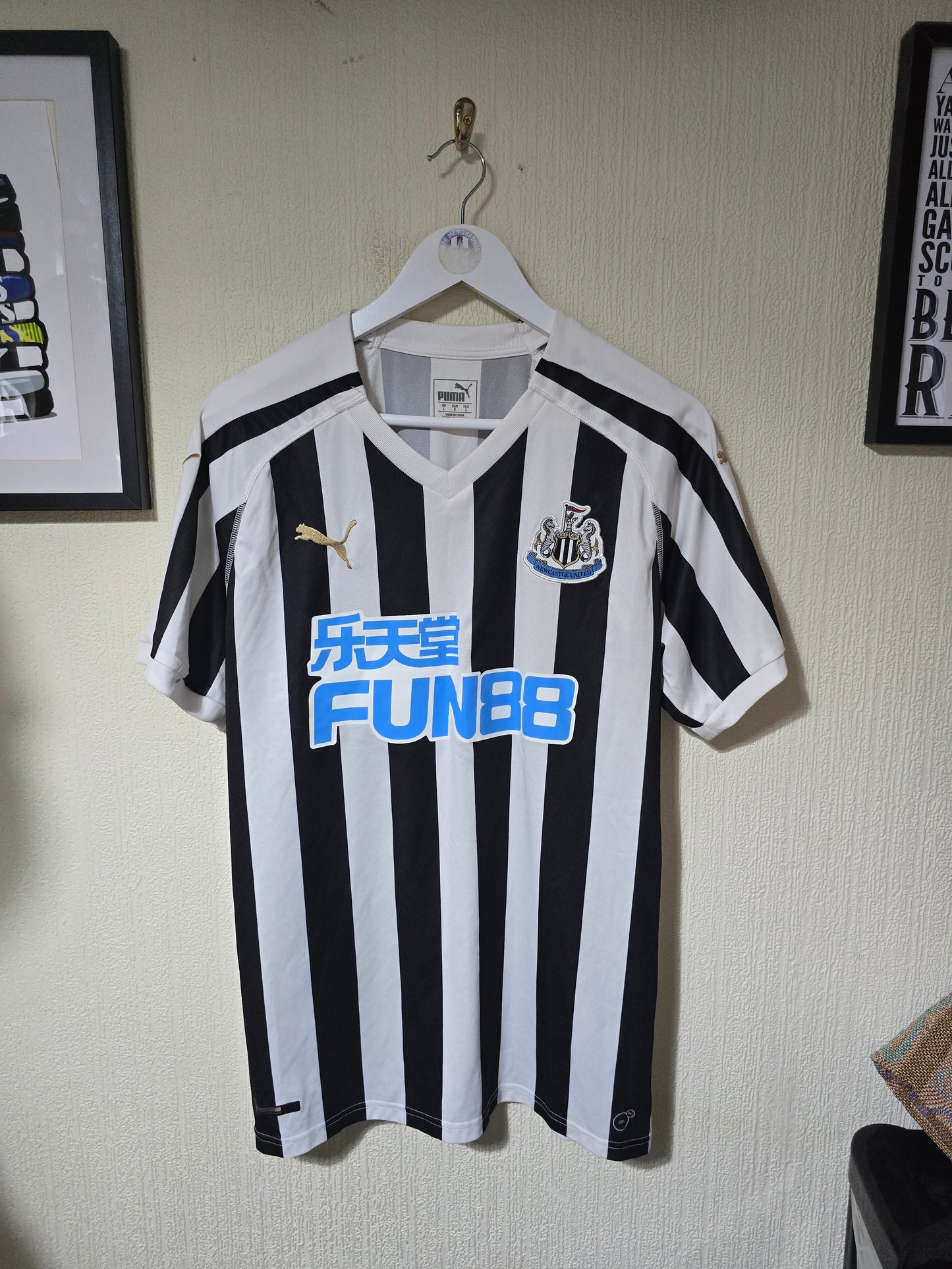 Newcastle United 2018/19 home shirt - Large