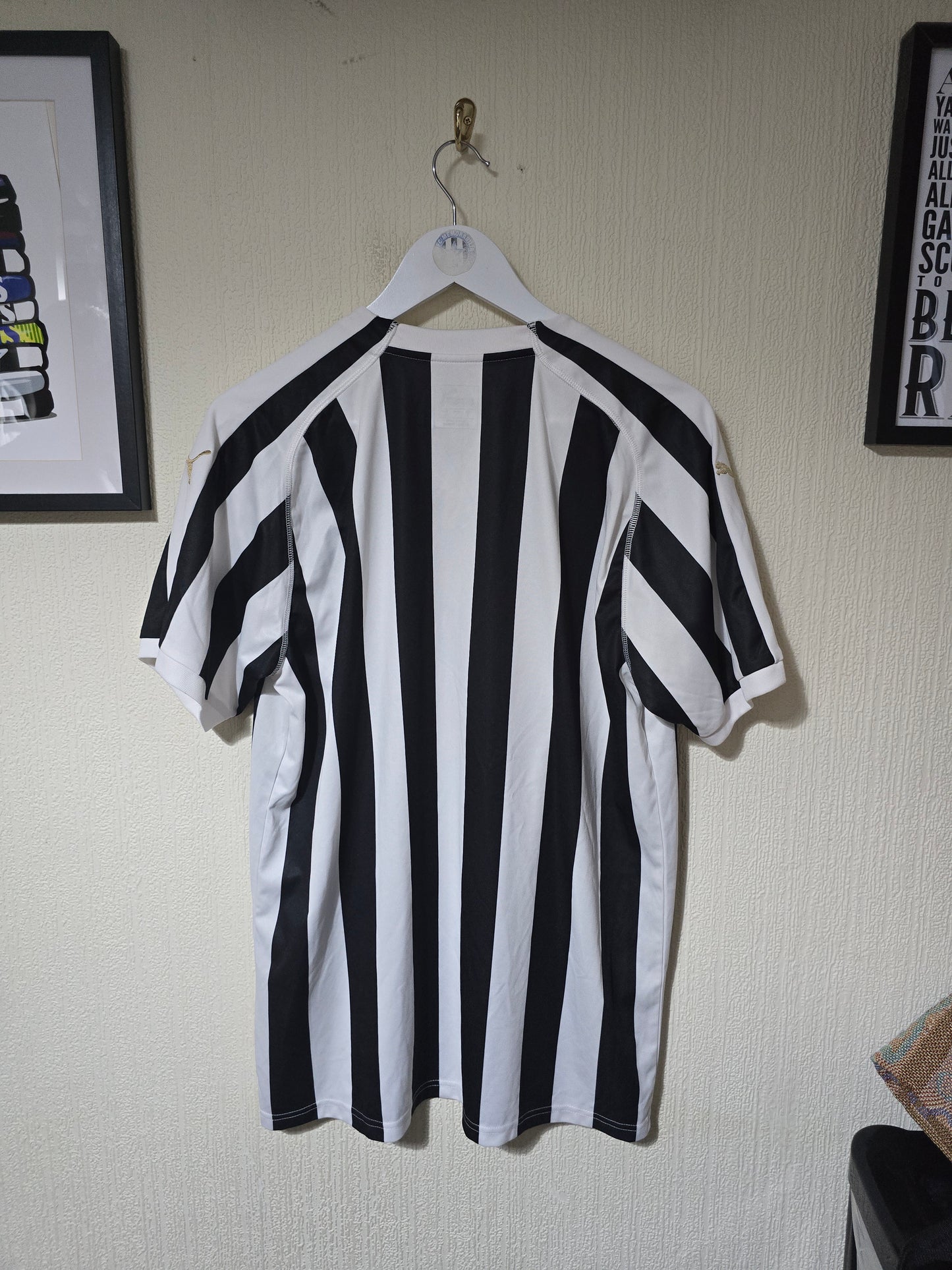 Newcastle United 2018/19 home shirt - Large