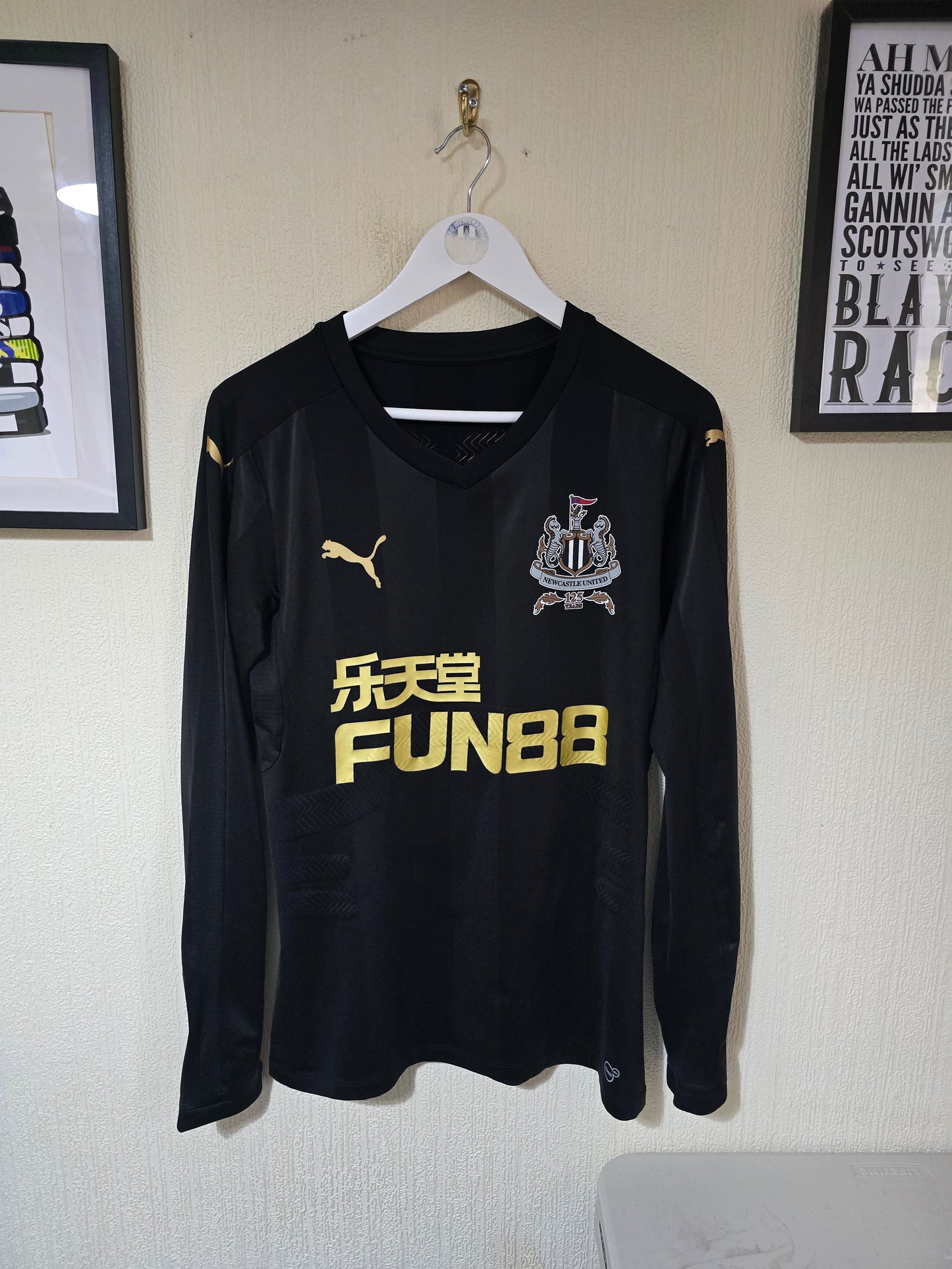 Newcastle United 2017/18 third shirt, long sleeved, player issue - Large