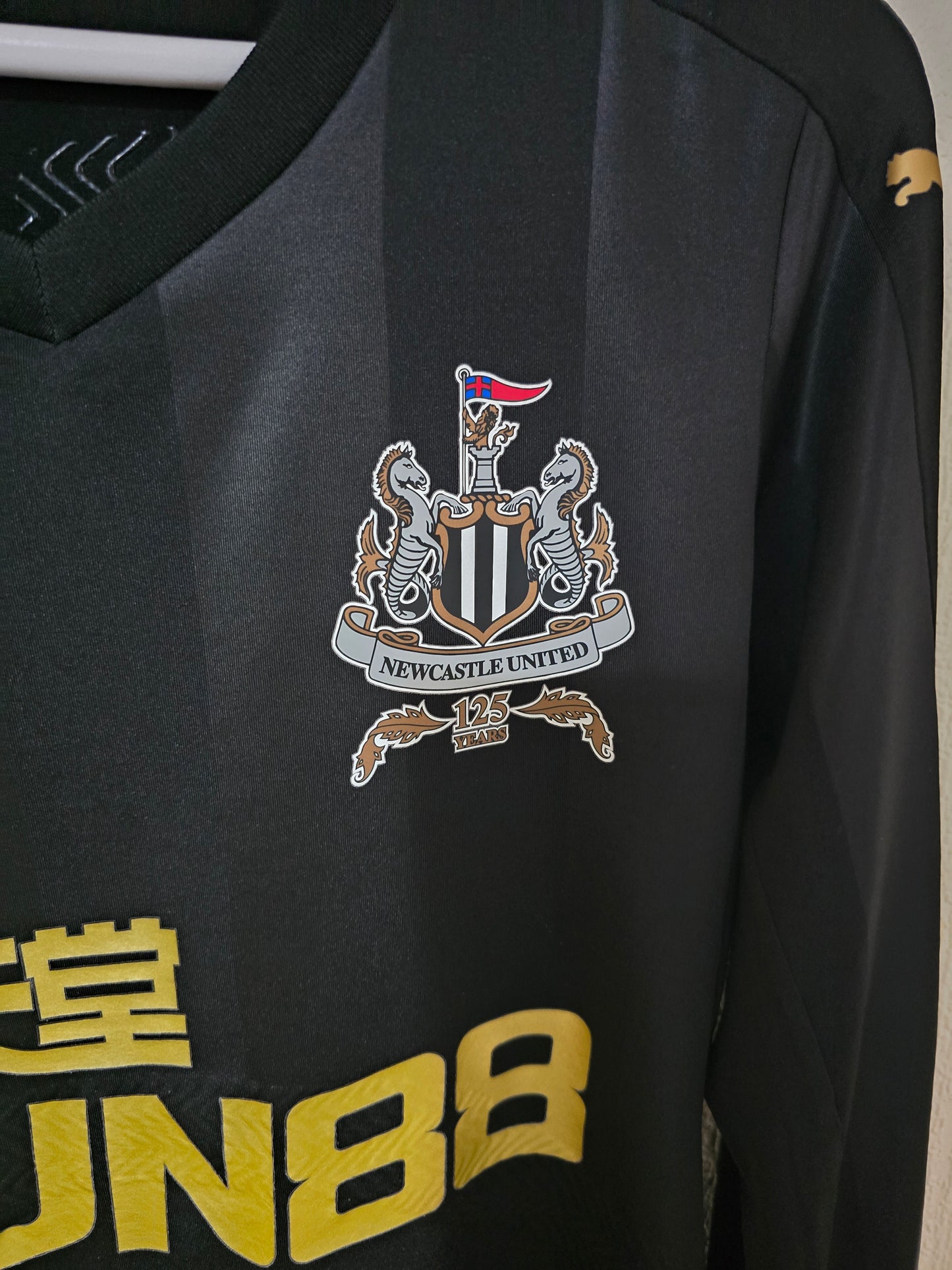 Newcastle United 2017/18 third shirt, long sleeved, player issue - Large