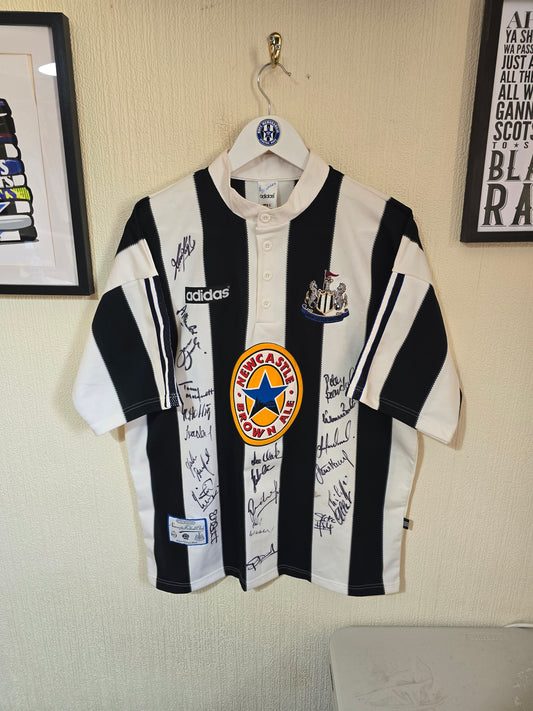 Newcastle United 1995/97 Home shirt, BNWT, Squad signed