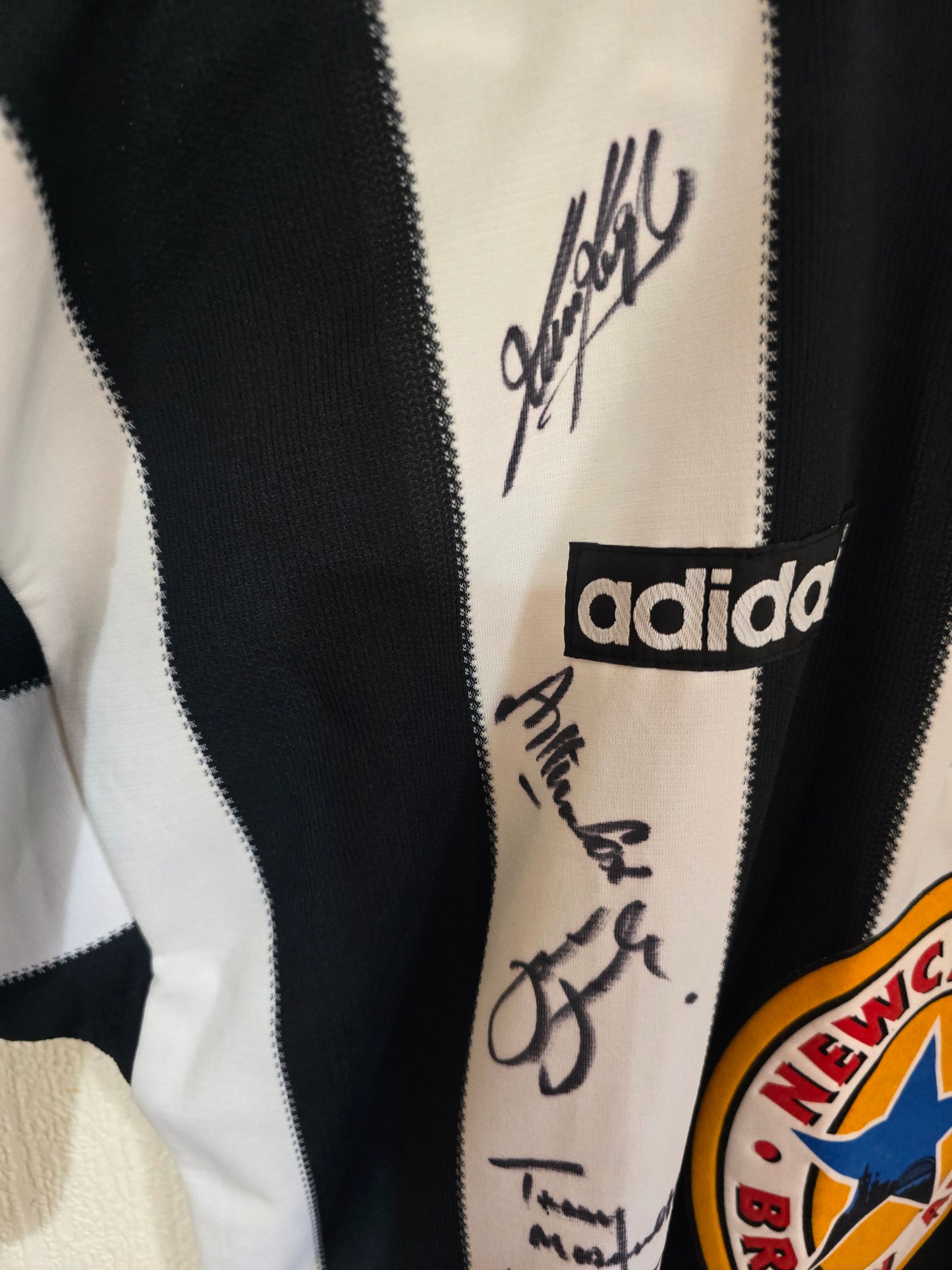 Newcastle United 1995/97 Home shirt, BNWT, Squad signed