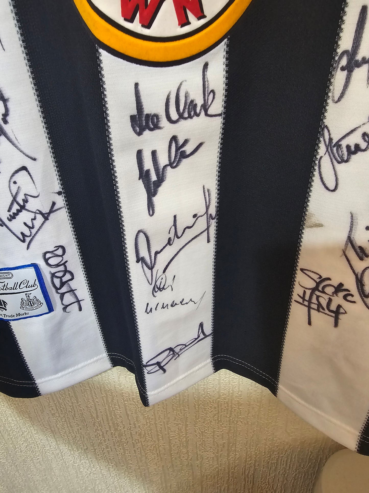 Newcastle United 1995/97 Home shirt, BNWT, Squad signed