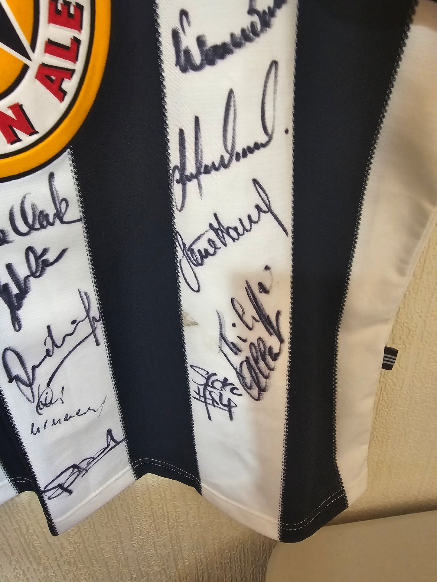 Newcastle United 1995/97 Home shirt, BNWT, Squad signed