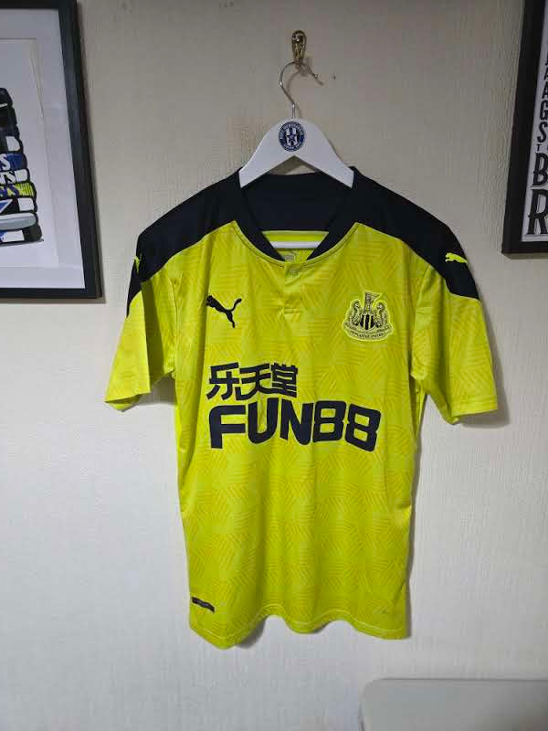 Newcastle United 2020/21 Away shirt #28 WILLOCK - Small