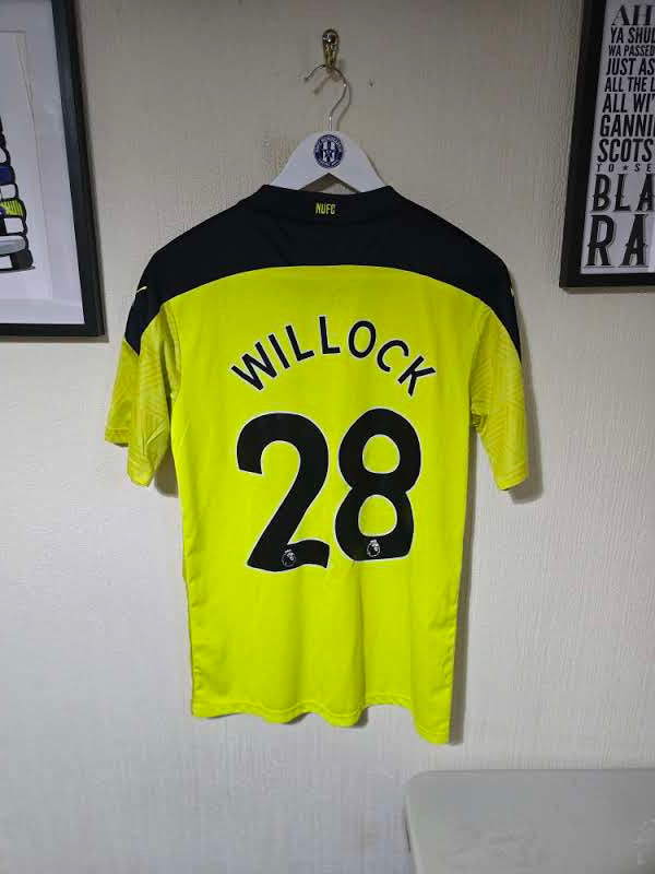 Newcastle United 2020/21 Away shirt #28 WILLOCK - Small