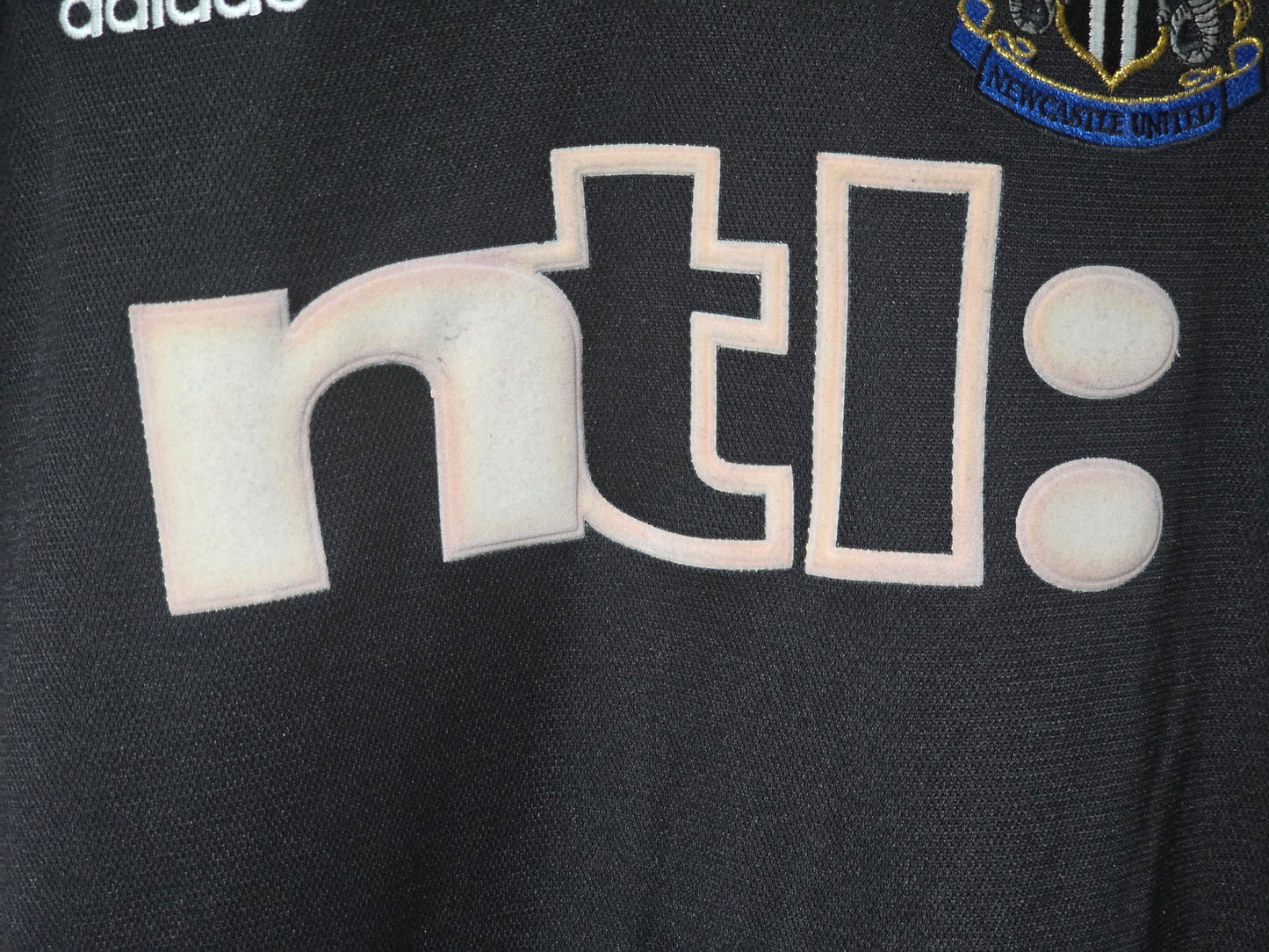 Newcastle United 2000/01 Adidas Away Shirt #15 SOLANO - Large