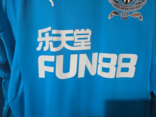 Newcastle United 2017/18 Puma 125 Year Keeper shirt - Large