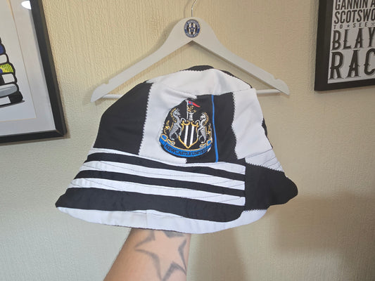 Newcastle United Bucket hat 2009/10 Home shirt