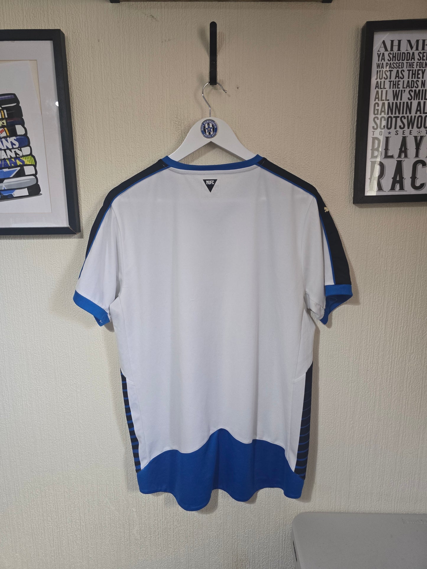 Newcastle United 2015/16 Puma home shirt - Large