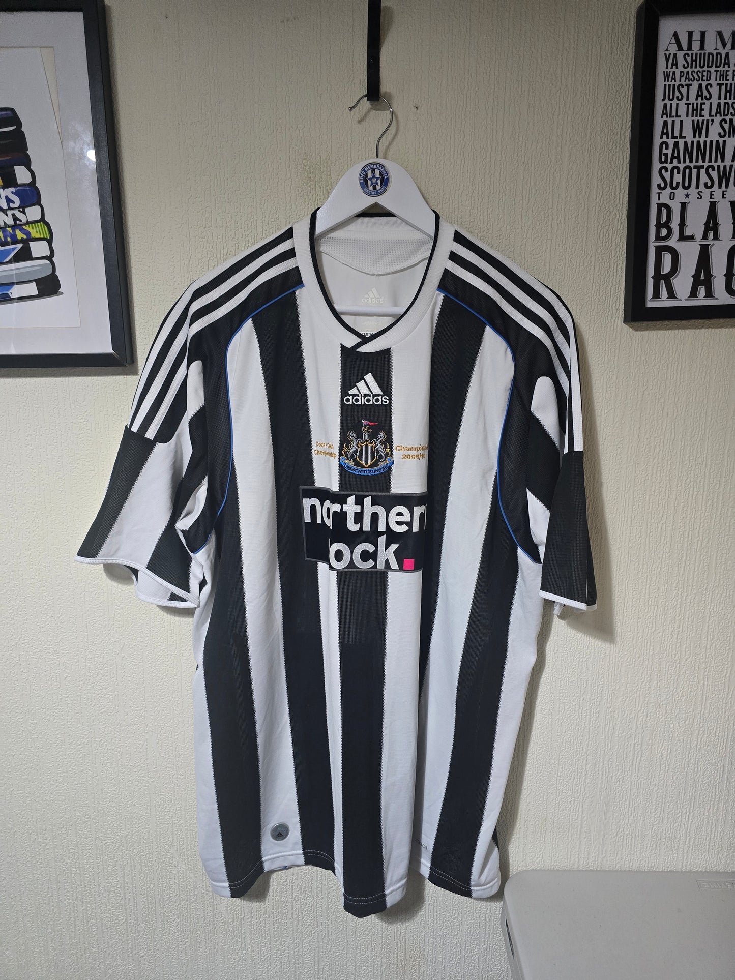 Newcastle United 2009/10 Adidas home shirt, League winners - XL