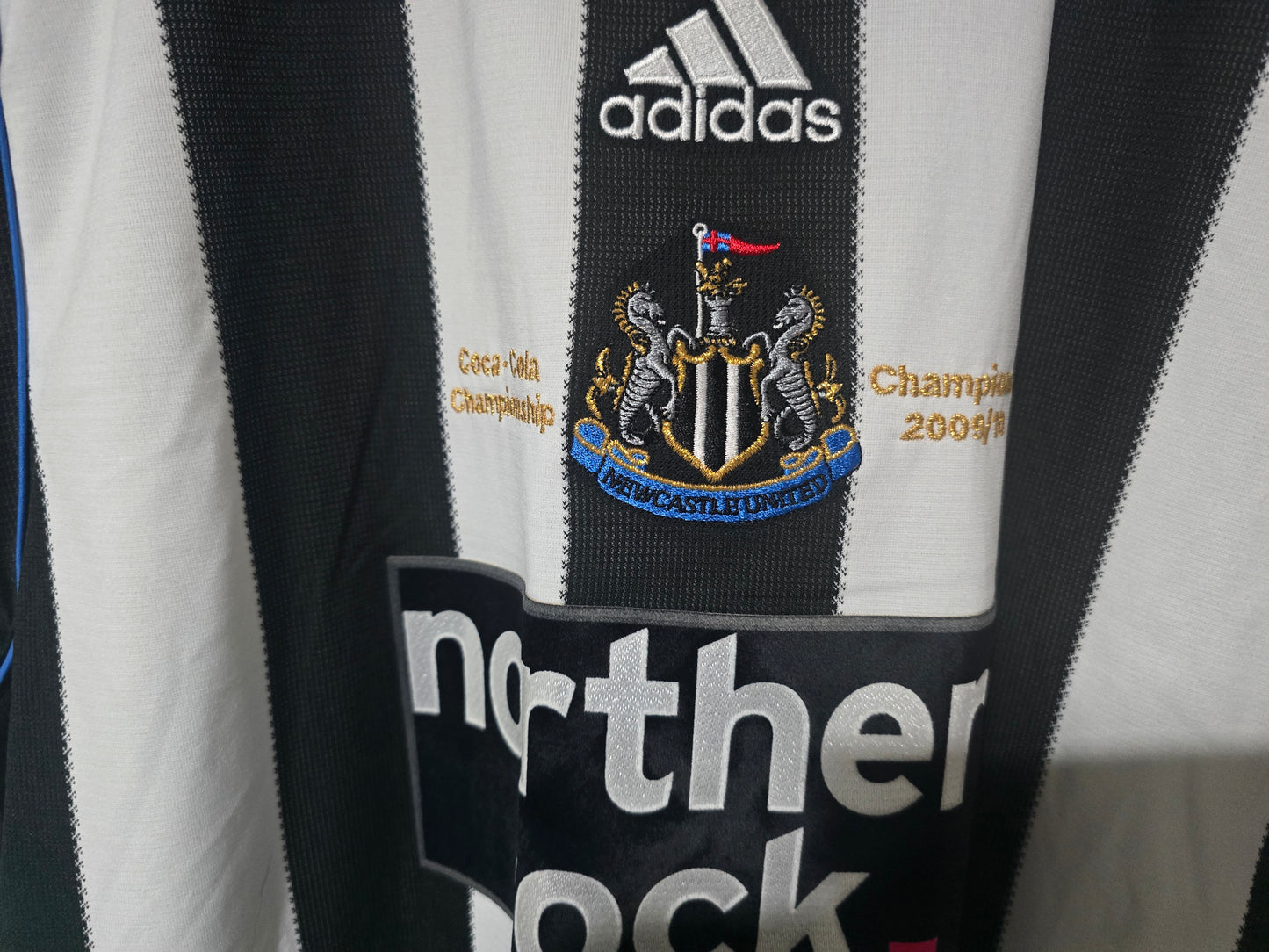 Newcastle United 2009/10 Adidas home shirt, League winners - XL
