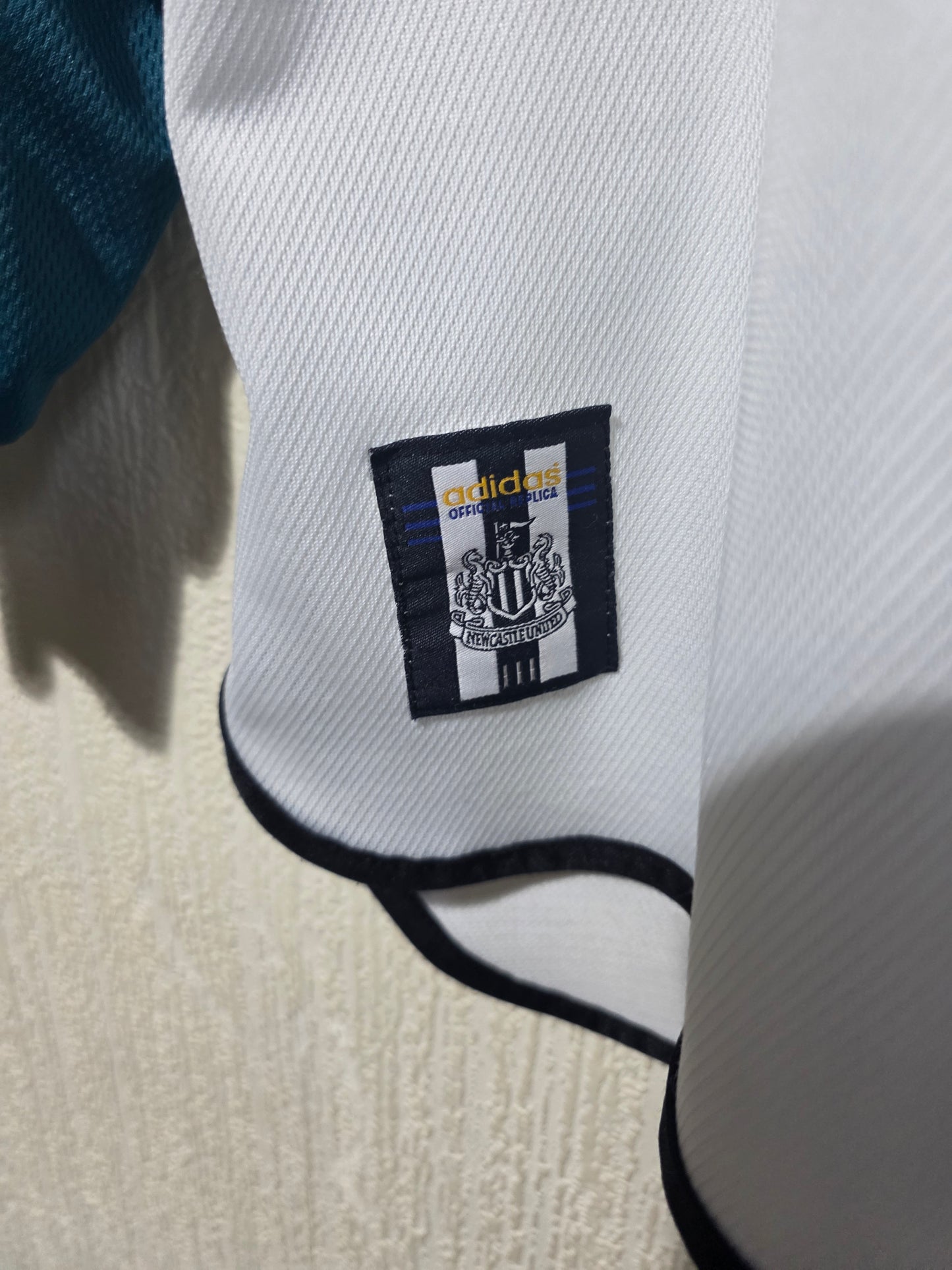 Newcastle United 1999/00 Adidas Long Sleeved Away shirt, Large