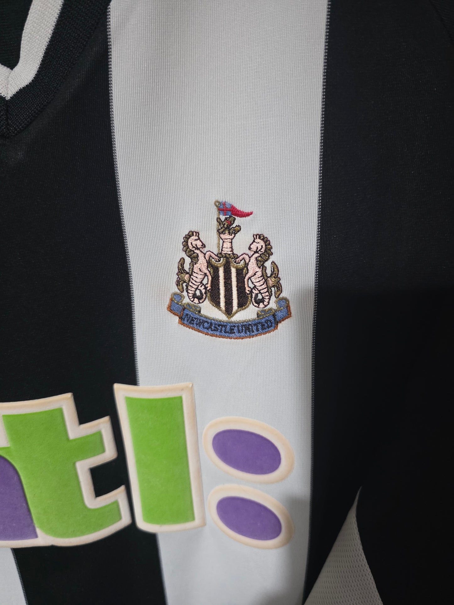 Newcastle United 2001/03 Adidas Long Sleeved Home shirt #23 AMEOBI - Medium