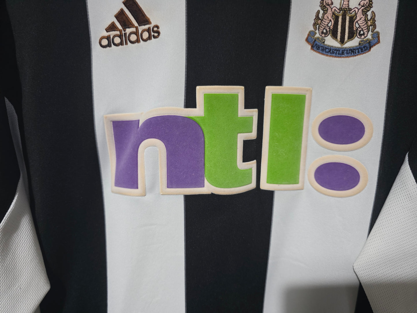 Newcastle United 2001/03 Adidas Long Sleeved Home shirt #23 AMEOBI - Medium