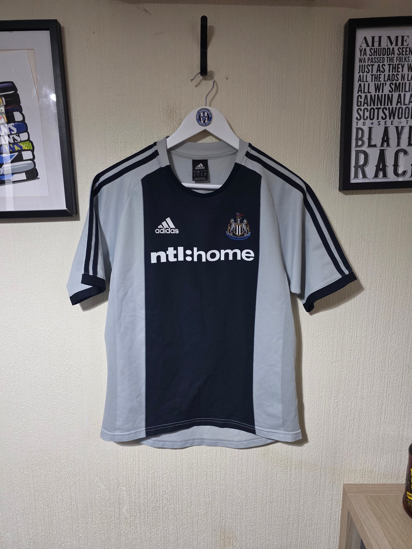 Newcastle United 2002/03 Adidas Away shirt, Nobby Solano Signed.