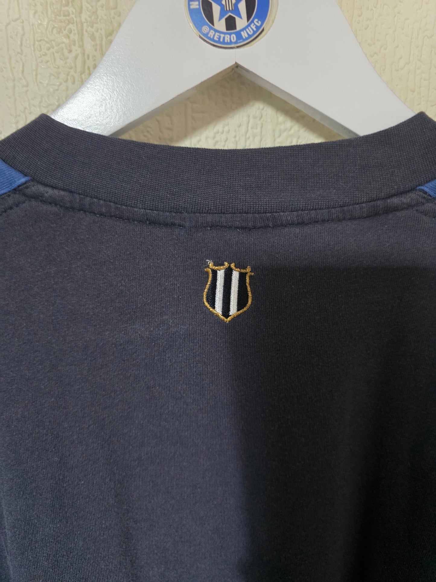 Newcastle United 2001/02 Adidas training shirt - Medium