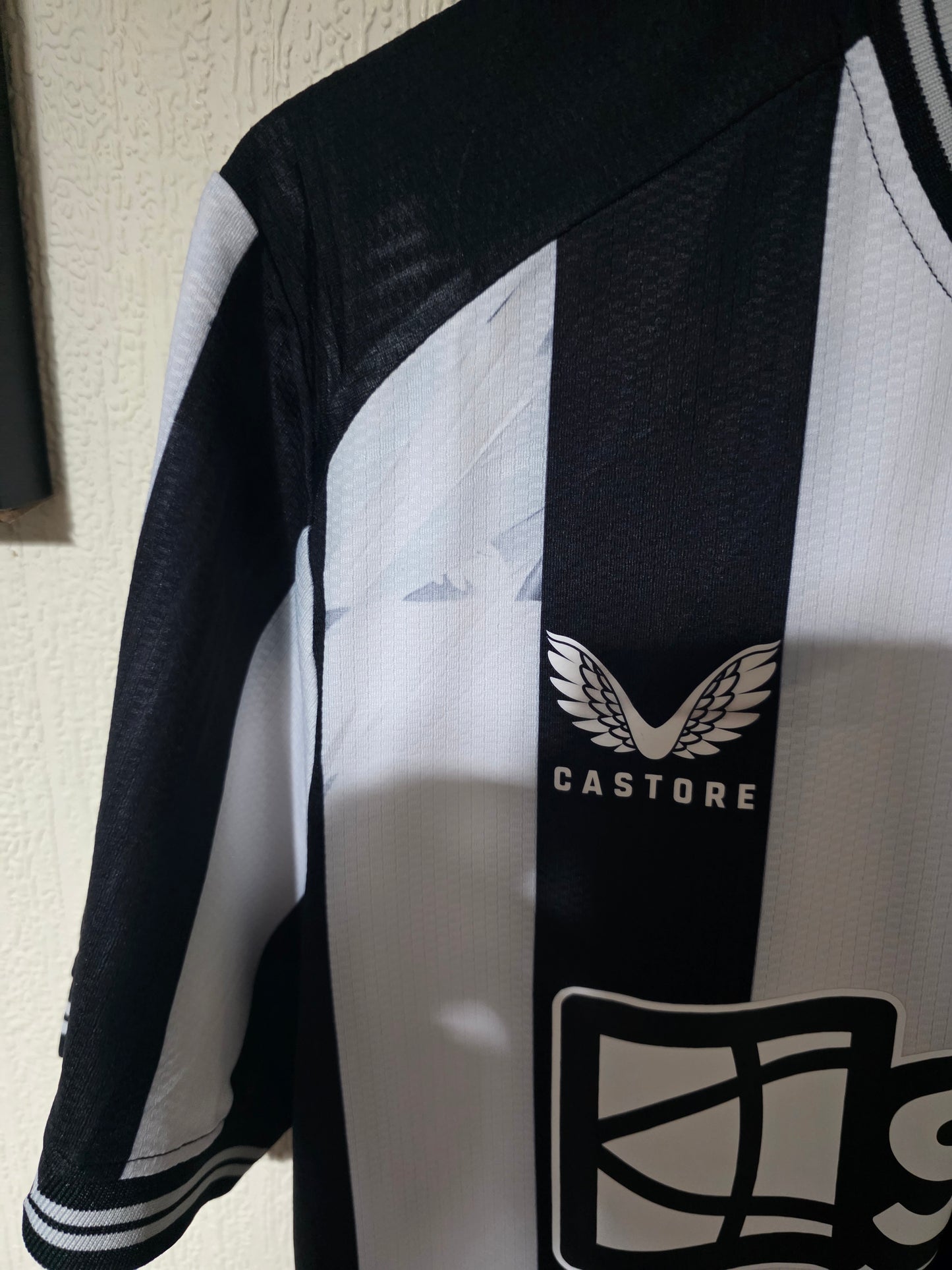 Newcastle United 2023/24 Castore Home Shirt BNWT - Medium