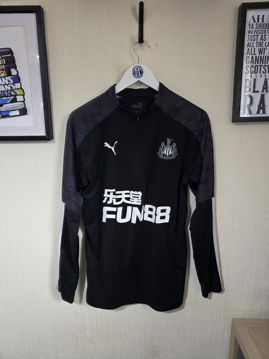 Newcastle United 2019/20 Puma 1/4 zip sweatshirt - Medium