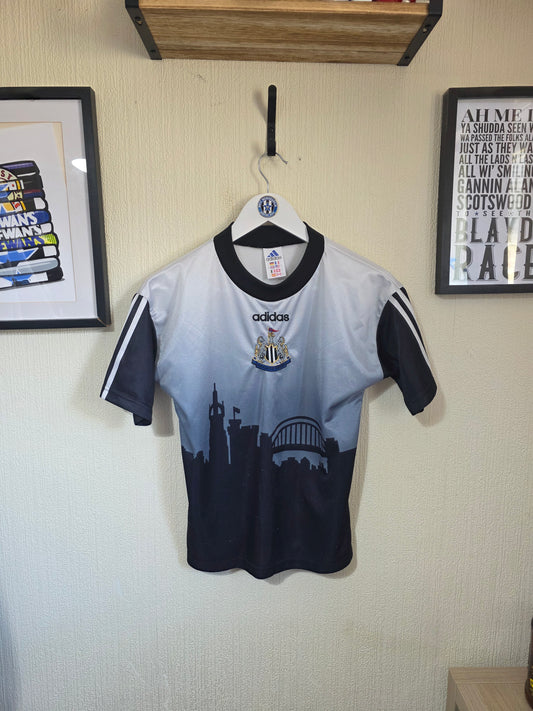 Newcastle United 1997/98 Adidas Leisure Shirt - Youths