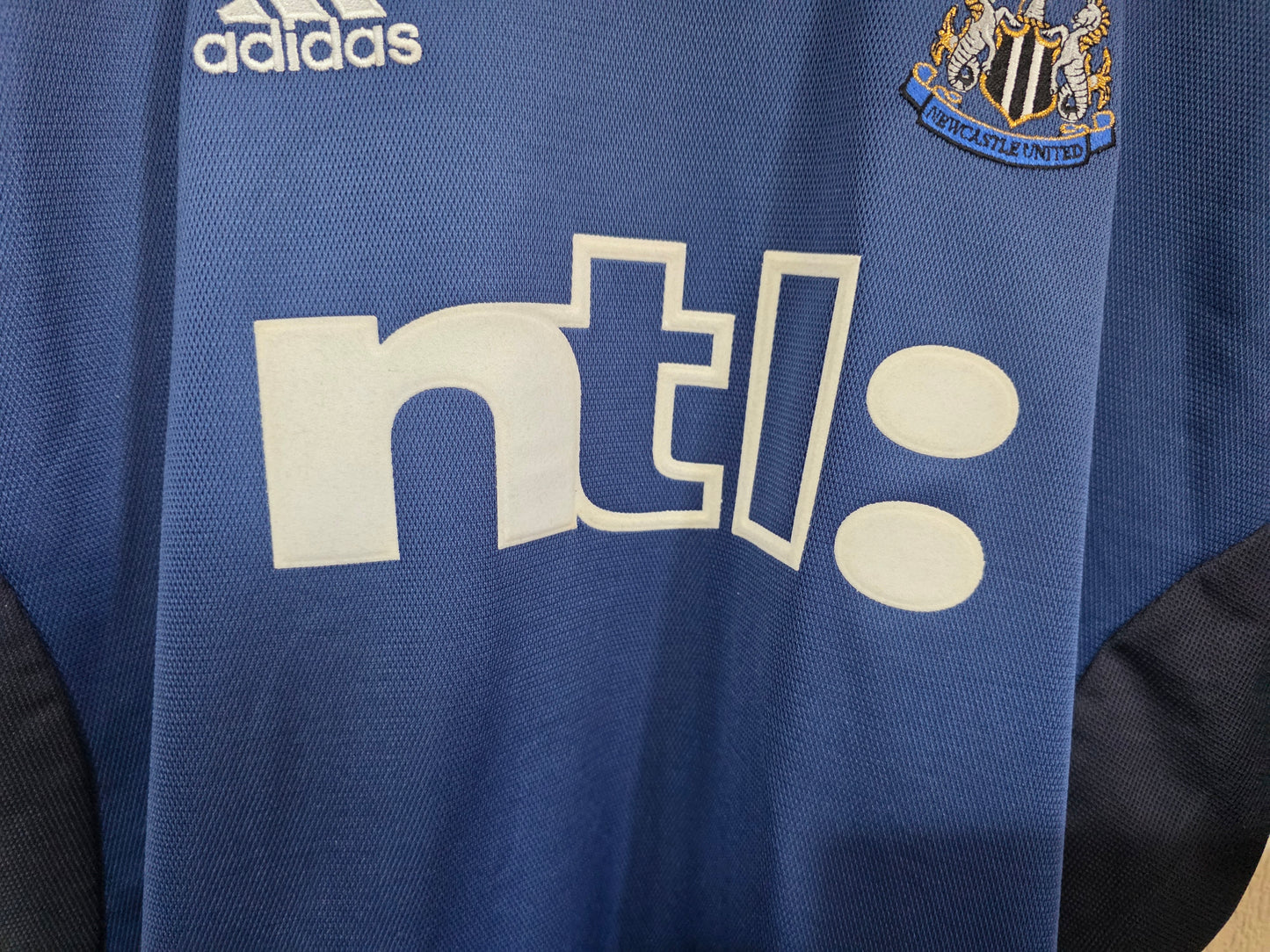 Newcastle United 2001/02 Adidas Away Shirt #23 AMEOBI - Large