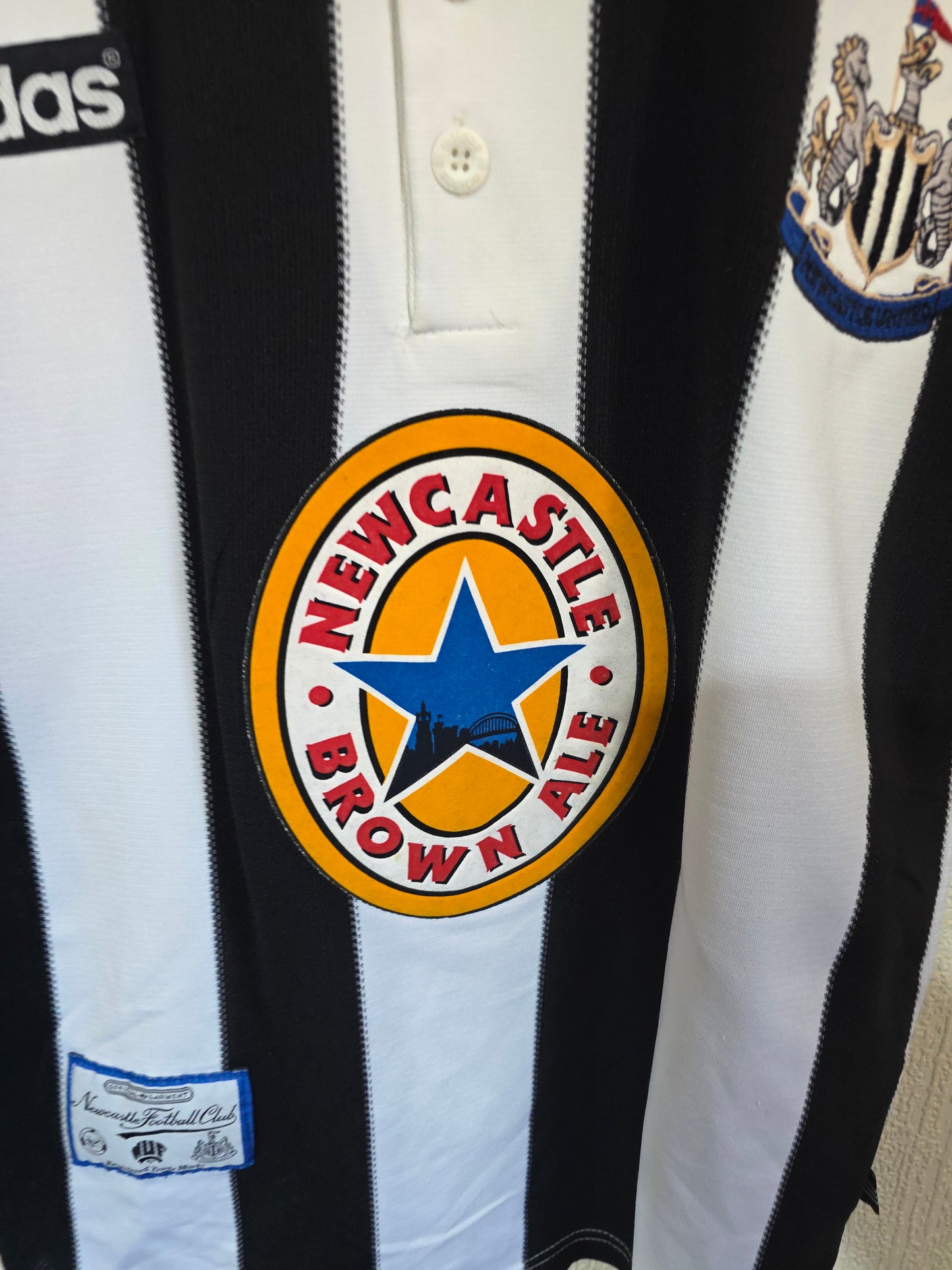Newcastle United 1995/97 Adidas home shirt #14 GINOLA - Small