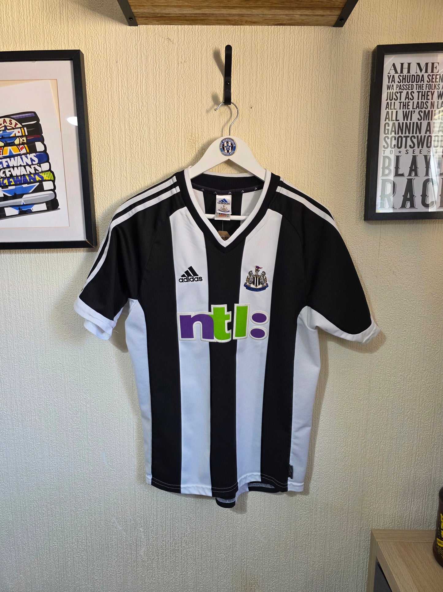 Newcastle United 2001/02 Adidas home shirt #9 SHEARER - Small