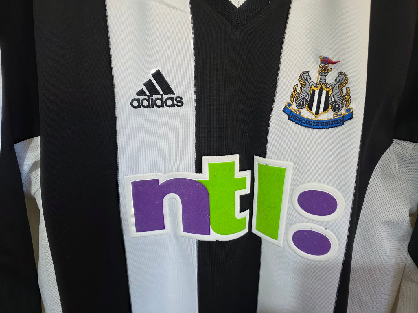 Newcastle United 2001/02 Adidas L/S home shirt #11 SPEED - Small