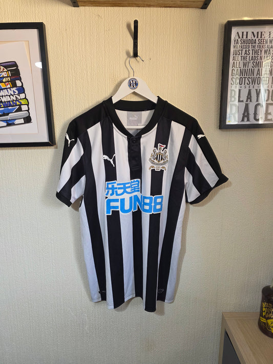 Newcastle United 2017/18 Puma home shirt BNWT - Large