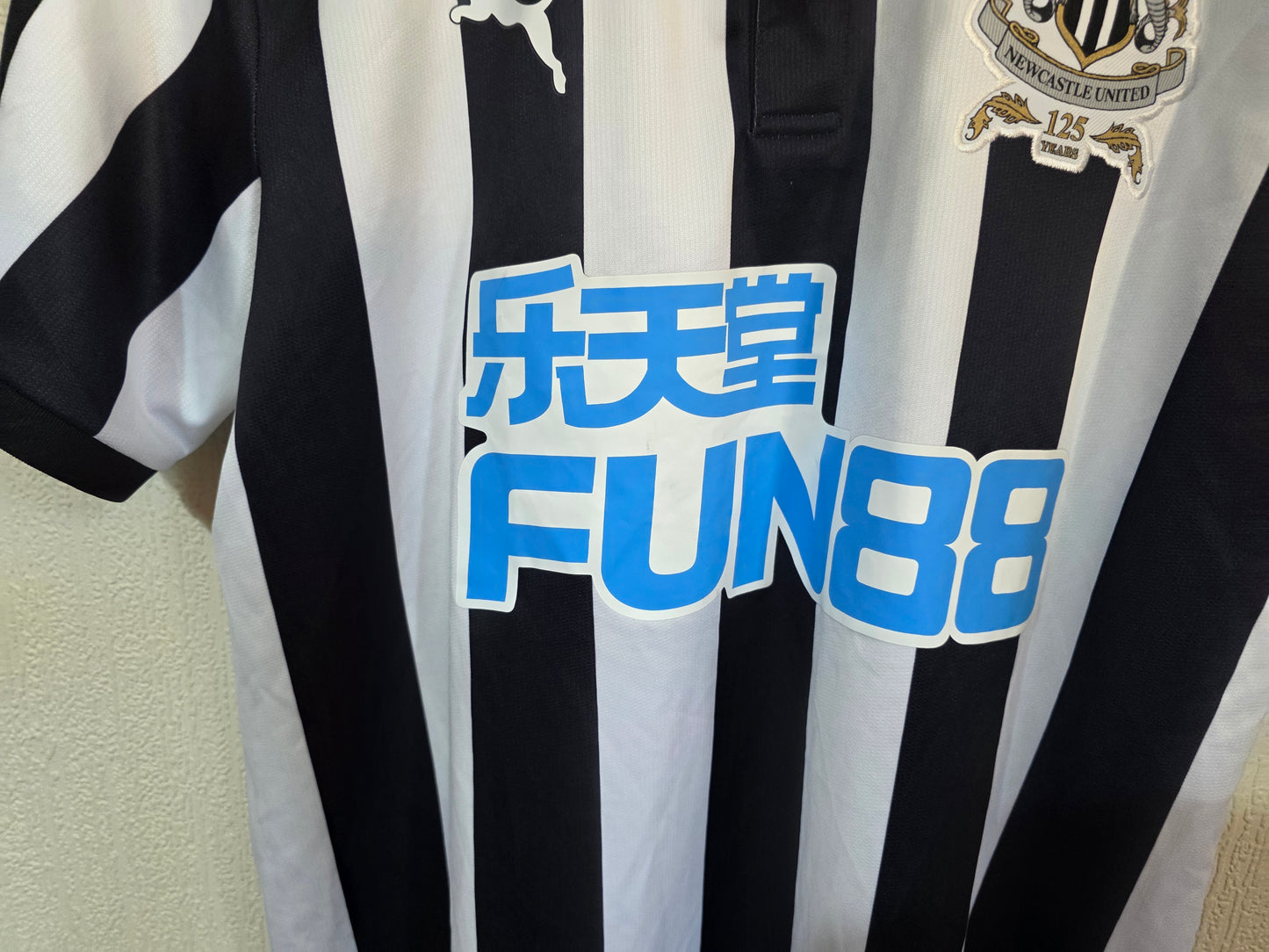 Newcastle United 2017/18 Puma home shirt BNWT - Large